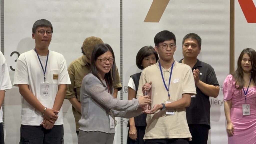 News Image：Pan Wei-Po, a student, received the Bronze Award in the Ink Painting Category at the 2024 National Art Exhibition.